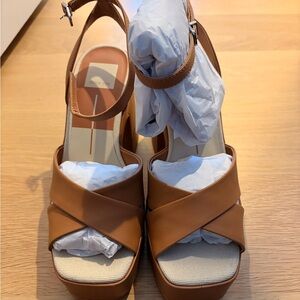 Dolce Vita Wessi Platform Sandal in Caramel